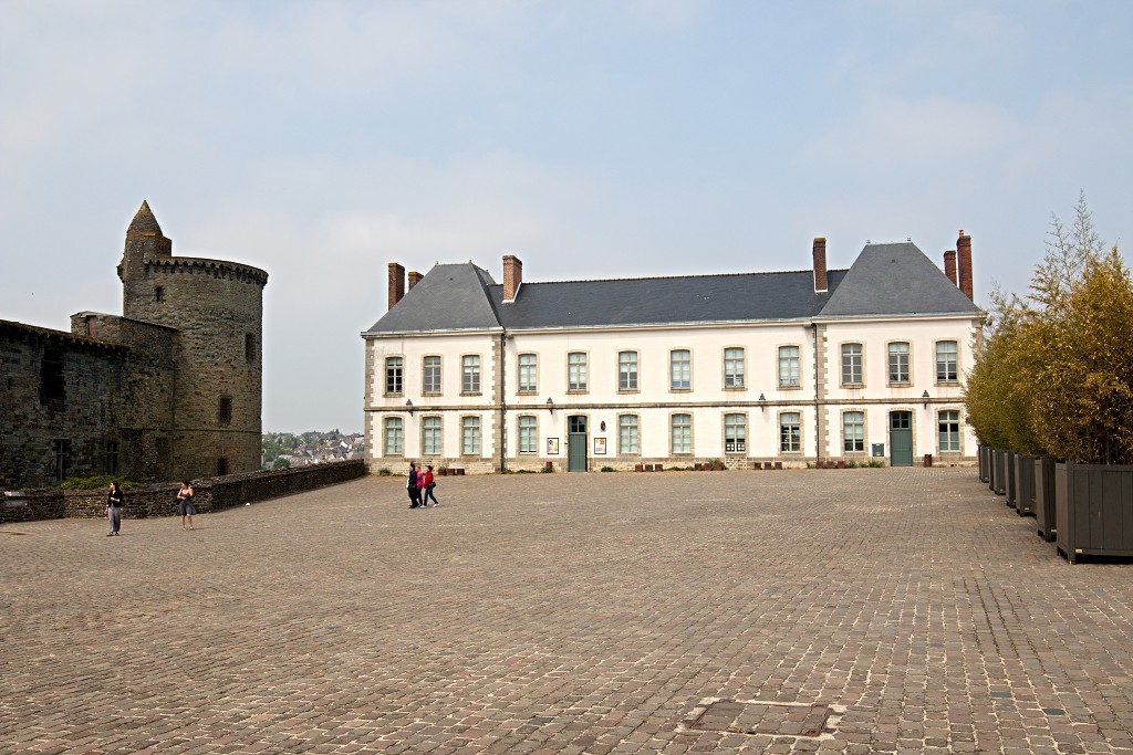 vitre bretagne frankrijk france hdr vilaine vestingstad kerk Notre-Dame olv notre dame chateau kasteel
